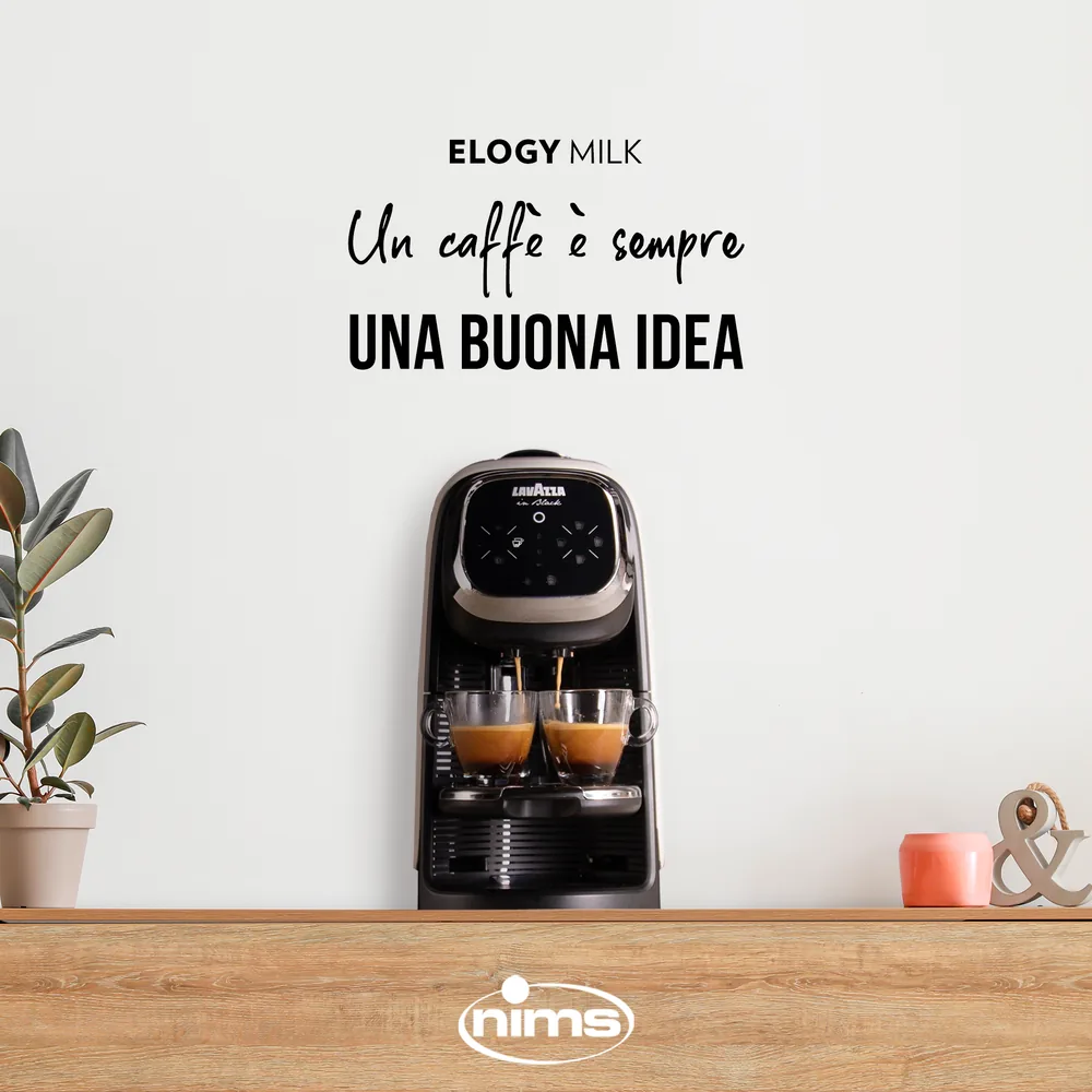 Doppio caffè erogato in contemporanea dal beccuccio bidose di Lavazza in Black Elogy Milk